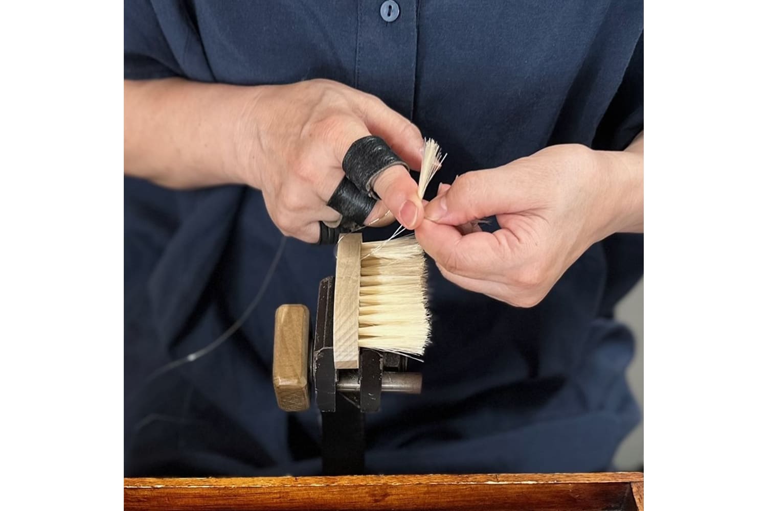 浅草・元浅草にある宮川刷毛ブラシ製作所の工房内