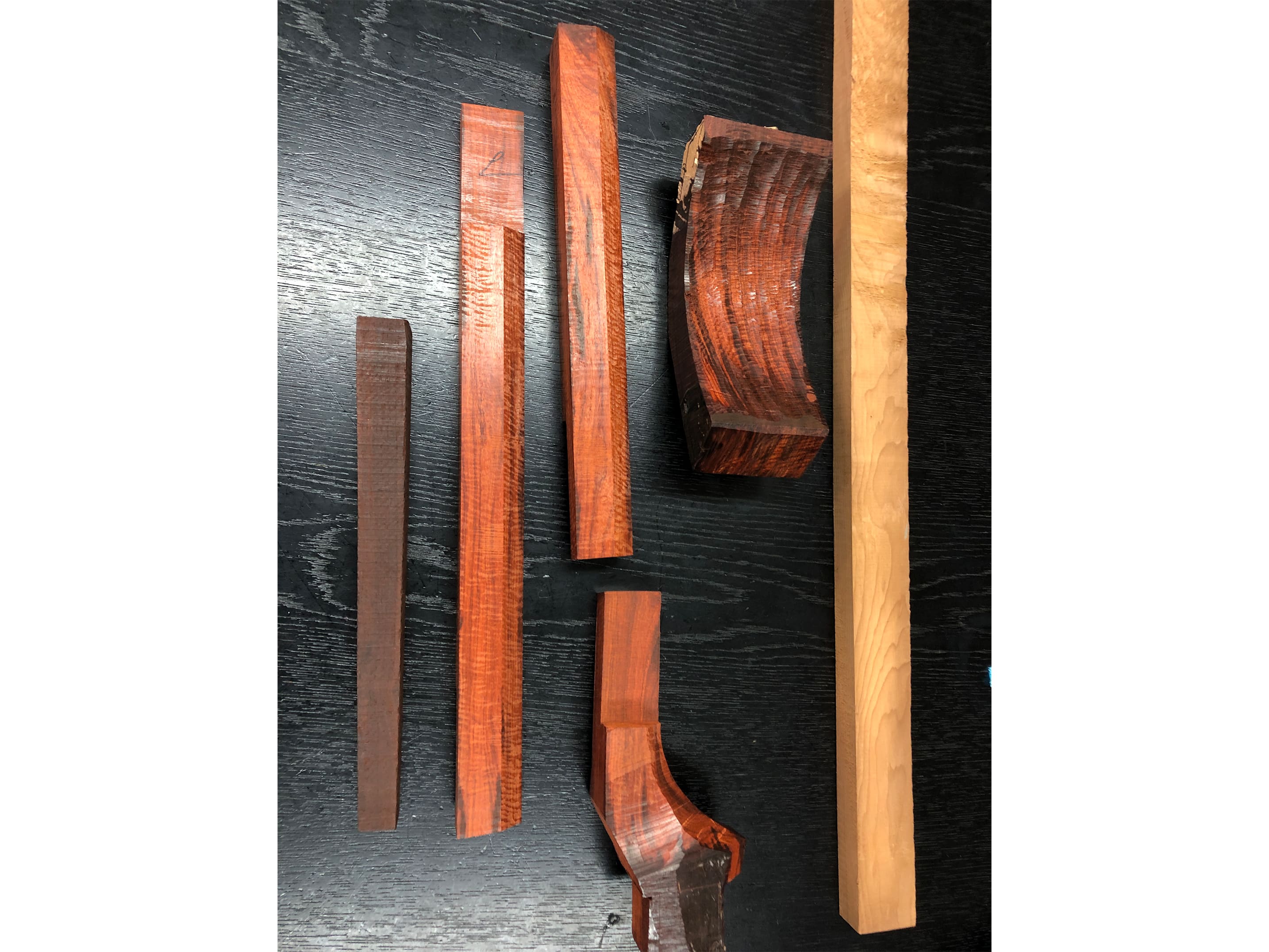 三味線の棹（さお）に使用される原木